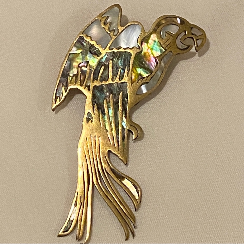 VINTAGE Artisan Macaw Parrot MOP Bird Large Pin Gold Large ooak mother of pearl - Picture 2 of 7